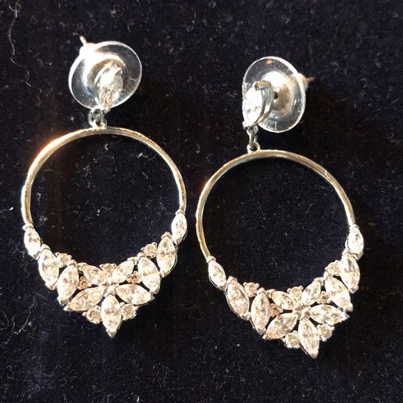 Authentic Swarovski priced Earrings. - Picture 1 of 3